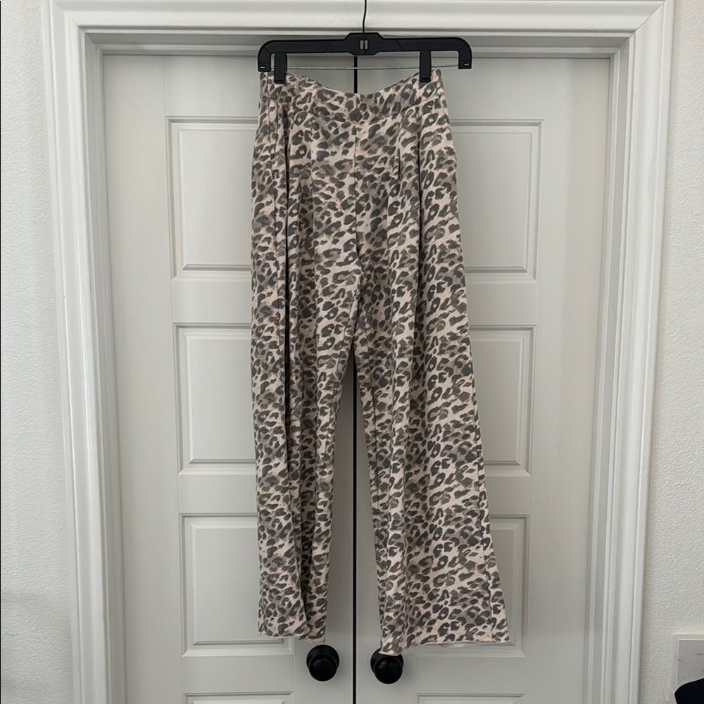 Aerie leopard pants in cake batter  size small
